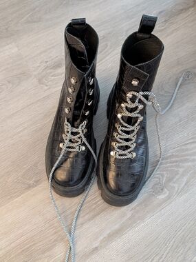 L'intervalle Chunky Combat Boots - Women